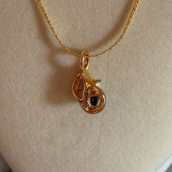 Vintage Mid Century Mod Gray & White Faux Pearls Goldtone Pendant Necklace - Picture 6 of 15